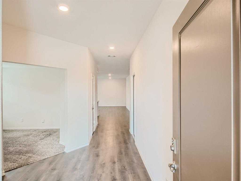 2310 Hankinson Ln - Photo 4 of 33