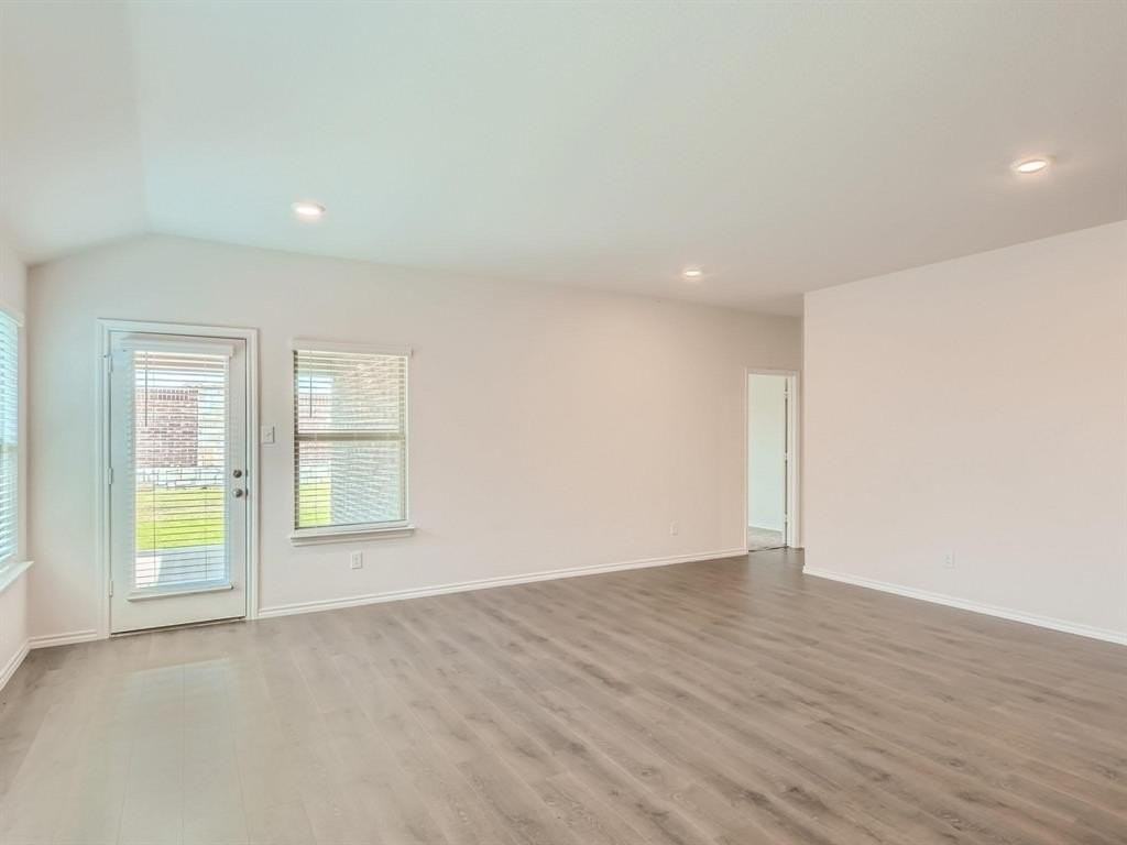 2310 Hankinson Ln - Photo 6 of 33