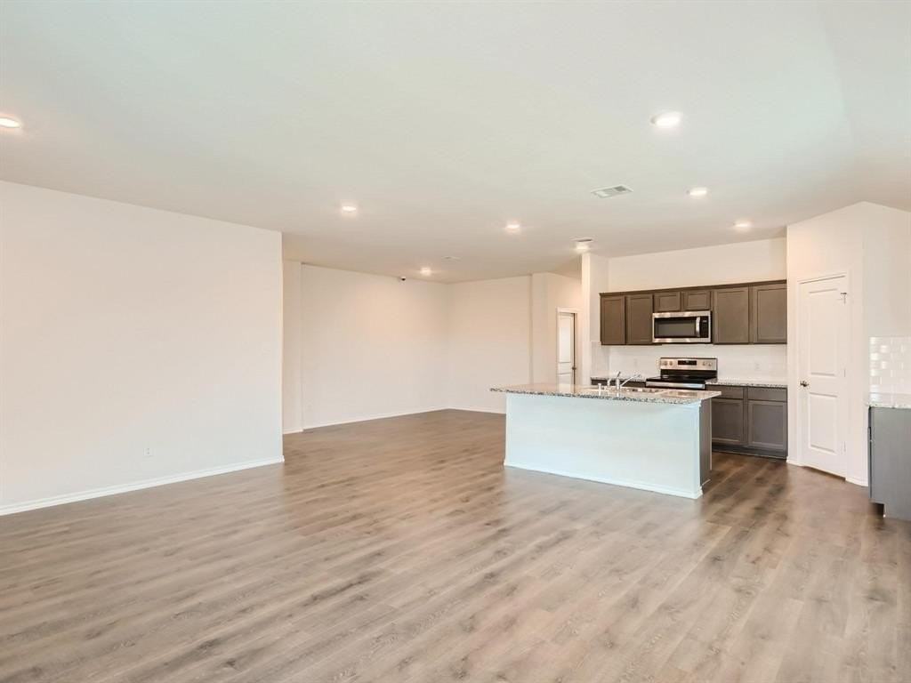 2310 Hankinson Ln - Photo 7 of 33