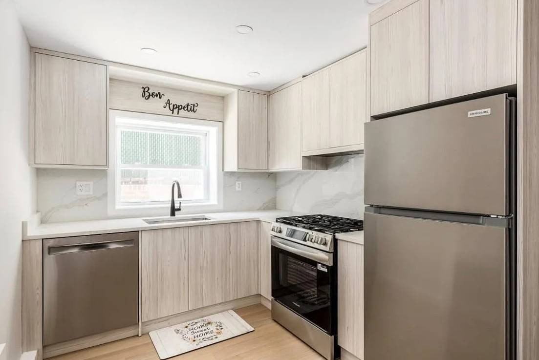 20812 53rd Ave #1stFL - Photo 2 of 4