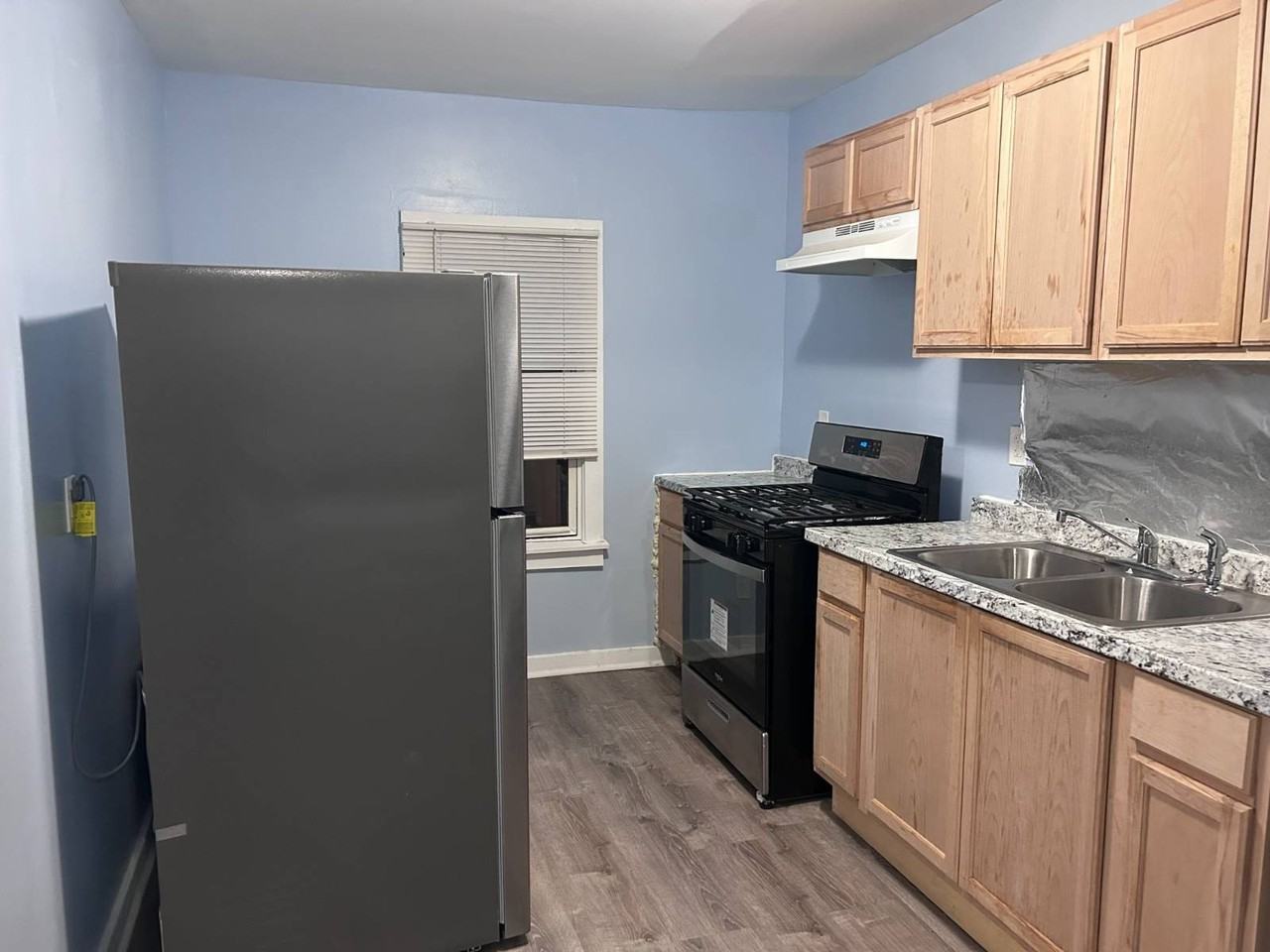 112/114 MARK AVE - Photo 3 of 5