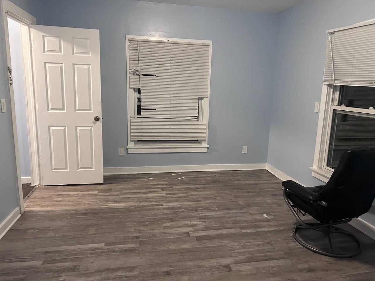 112/114 MARK AVE - Photo 4 of 5