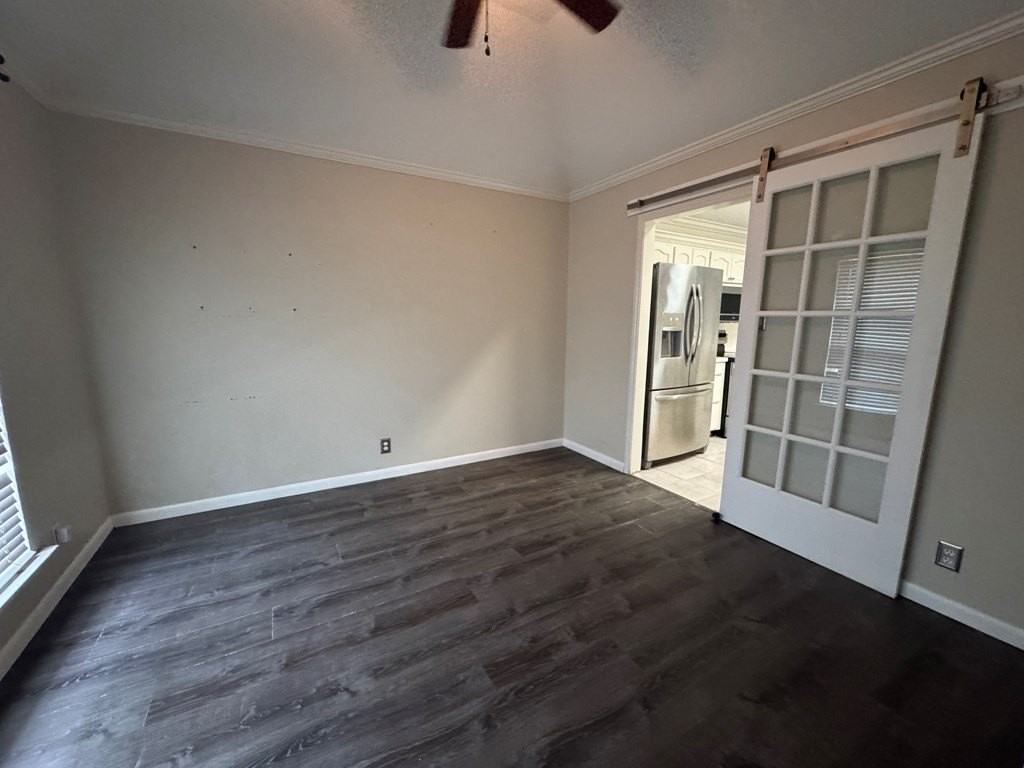 3214 Mark Ln - Photo 3 of 19