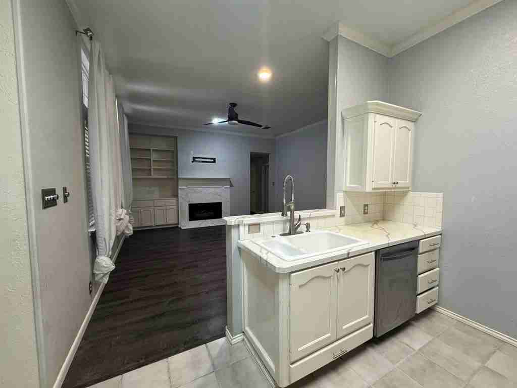 3214 Mark Ln - Photo 4 of 19