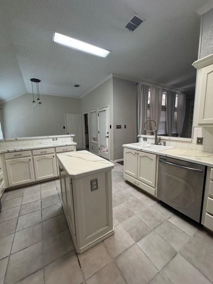 3214 Mark Ln - Photo 7 of 19