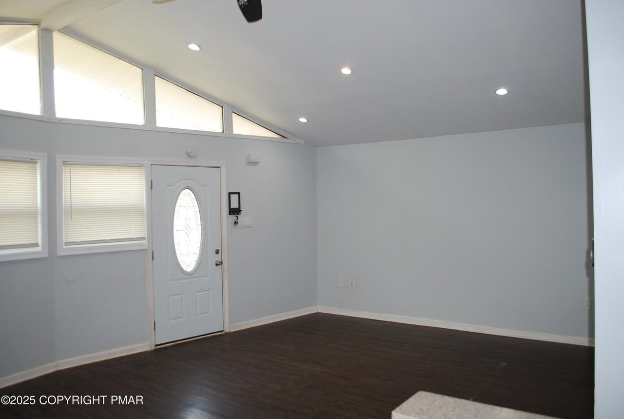 1119 Knollwood Dr - Photo 3 of 21