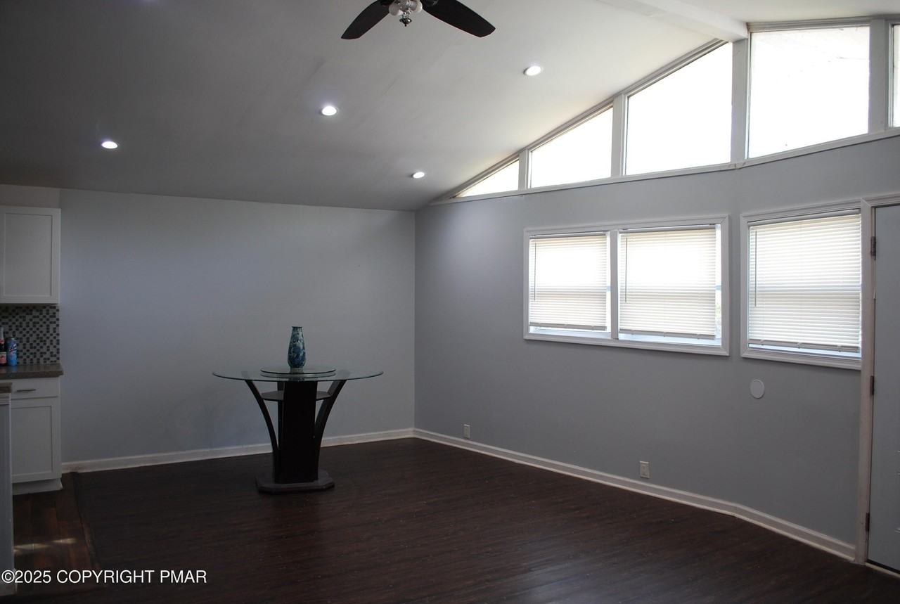 1119 Knollwood Dr - Photo 4 of 21