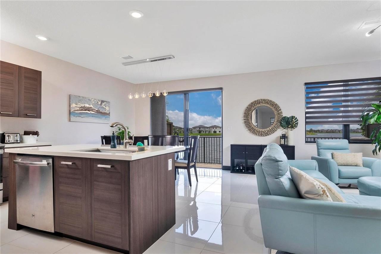 16009 Nw 91st Ct - Photo 2 of 8