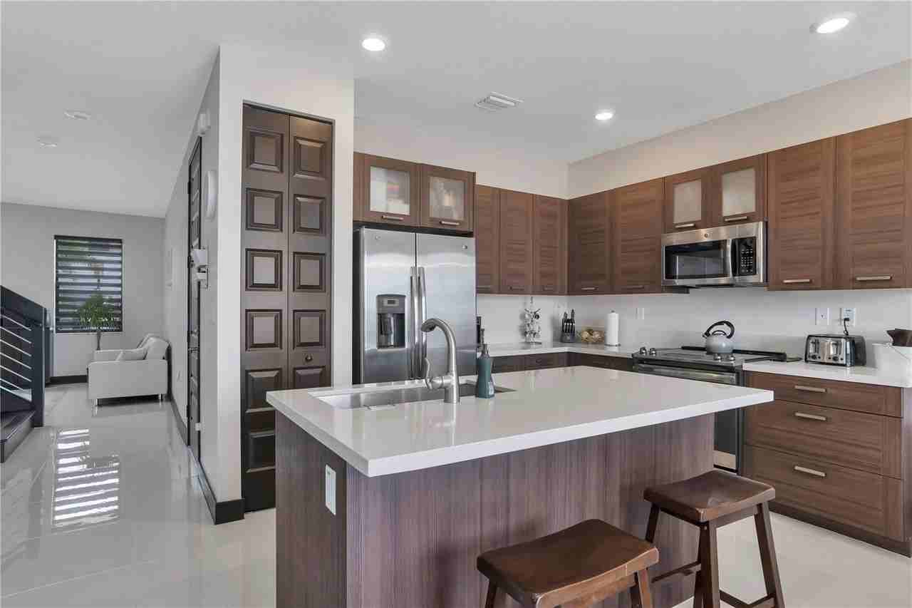 16009 Nw 91st Ct - Photo 3 of 8