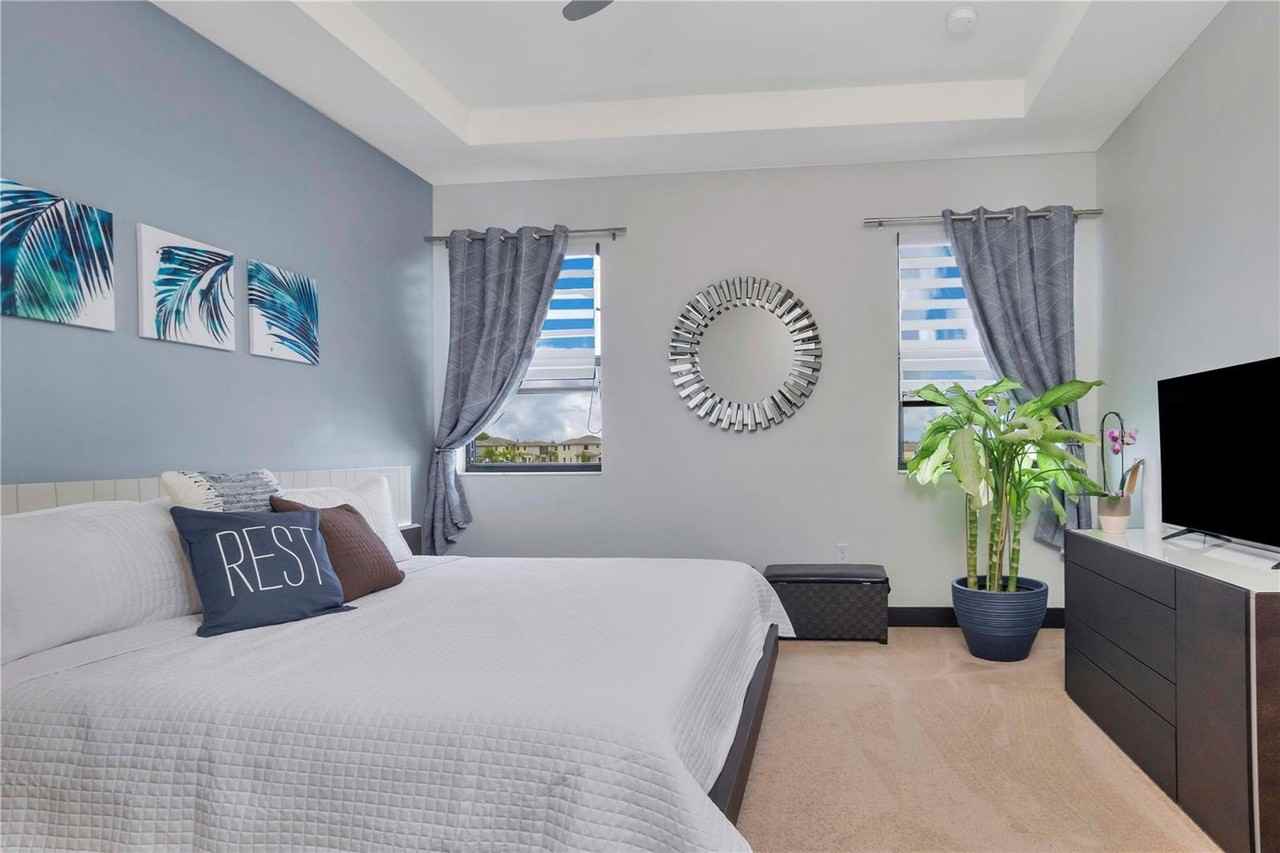 16009 Nw 91st Ct - Photo 6 of 8