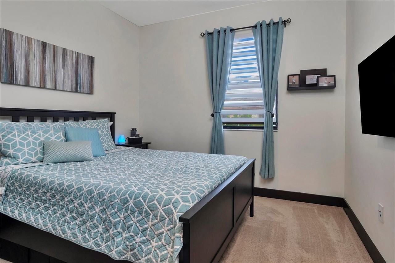 16009 Nw 91st Ct - Photo 7 of 8