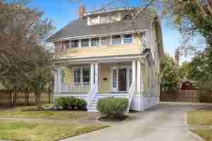 featured image of 1152 Surrey Cres