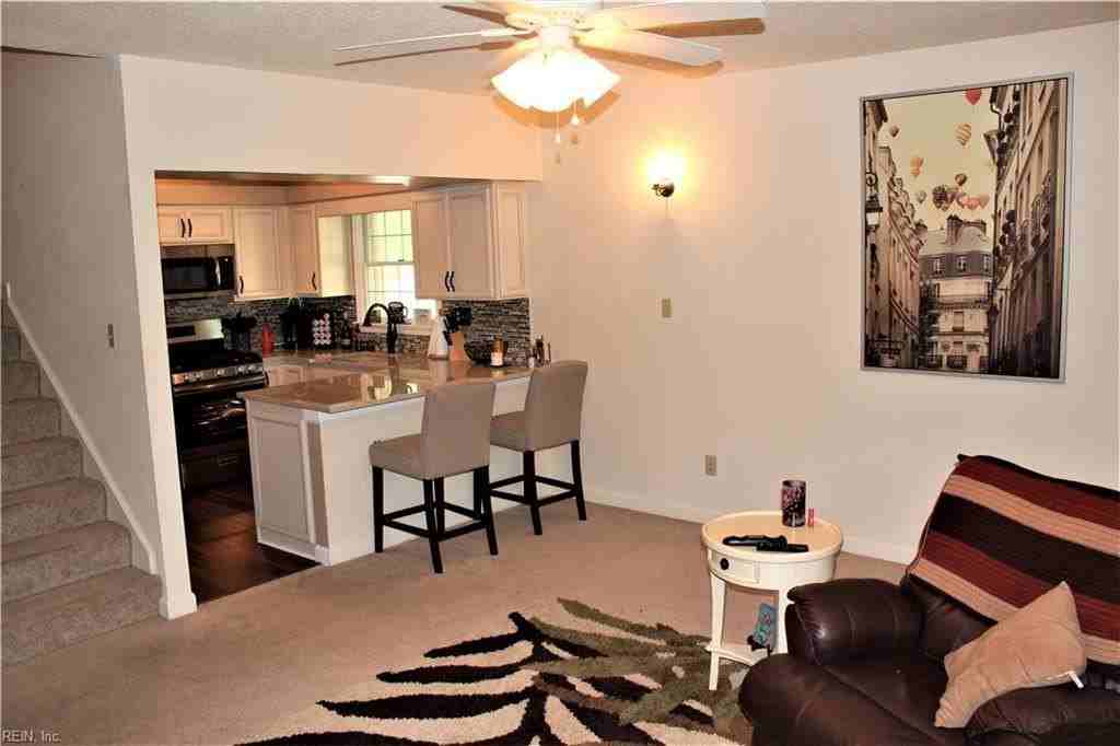 561 Kristy Ct - Photo 3 of 22