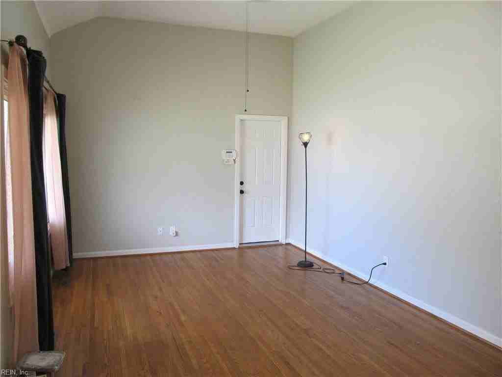 1645 Skyline Dr - Photo 4 of 41