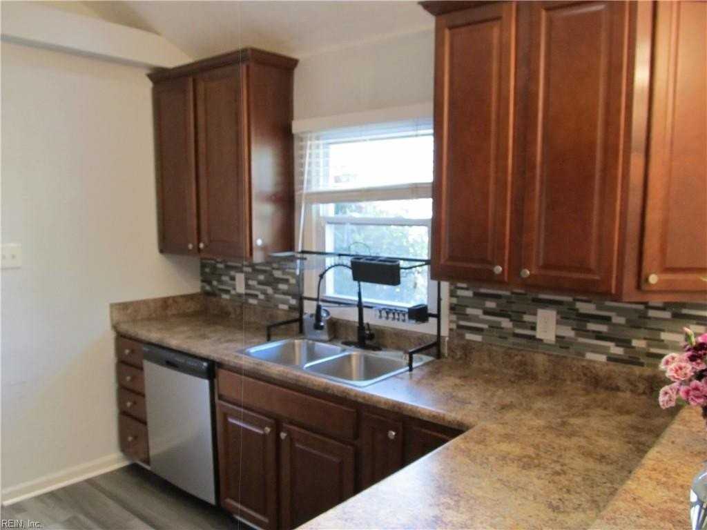 1645 Skyline Dr - Photo 7 of 41