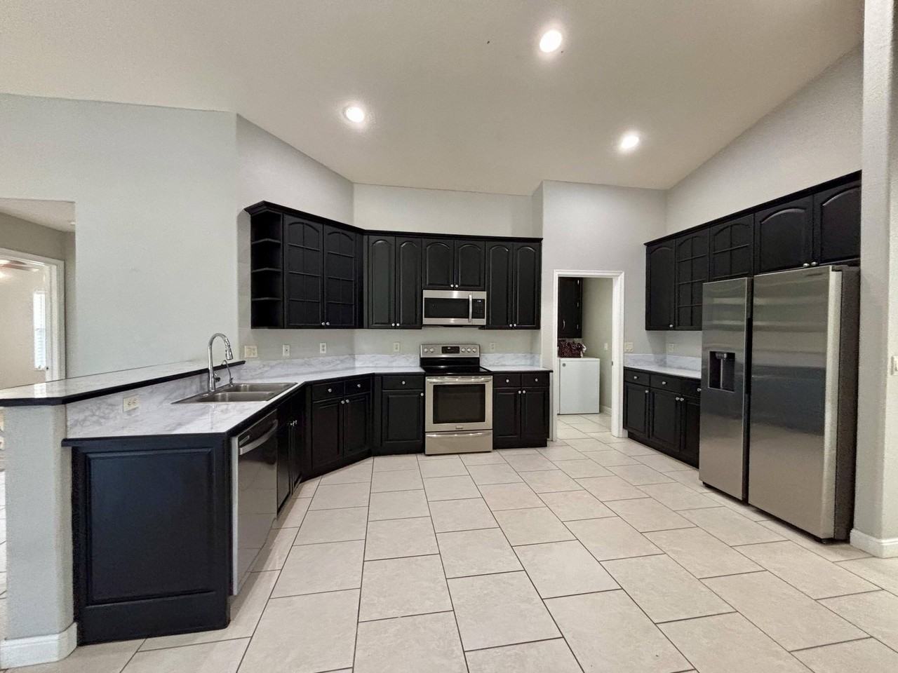 16105 Temple Blvd - Photo 3 of 19