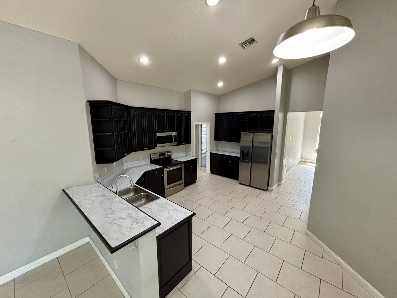 16105 Temple Blvd - Photo 4 of 19