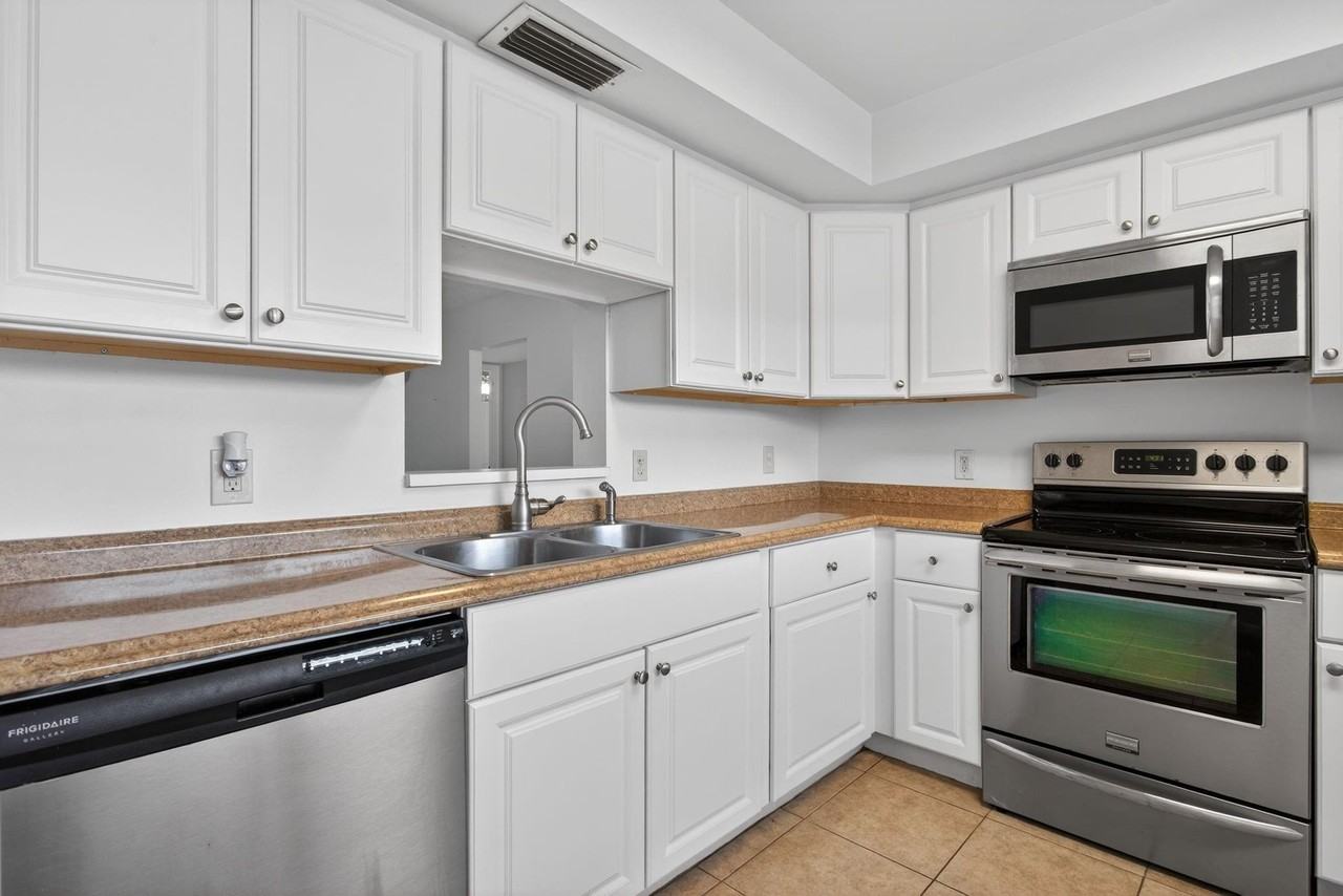 2501 Antigua Ter #D1 - Photo 4 of 50
