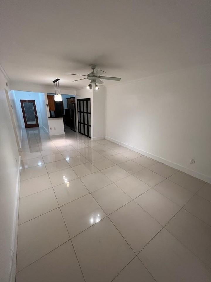 1560 Ne 127th St #113 - Photo 3 of 12