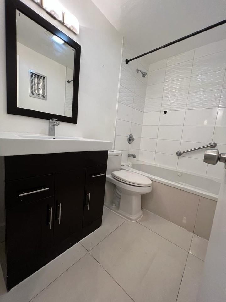 1560 Ne 127th St #113 - Photo 7 of 12
