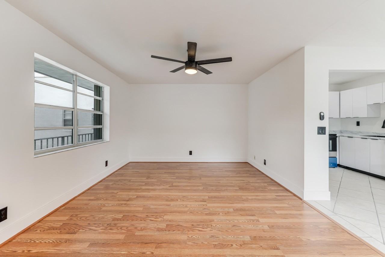 Capri Park - Photo 2 of 22