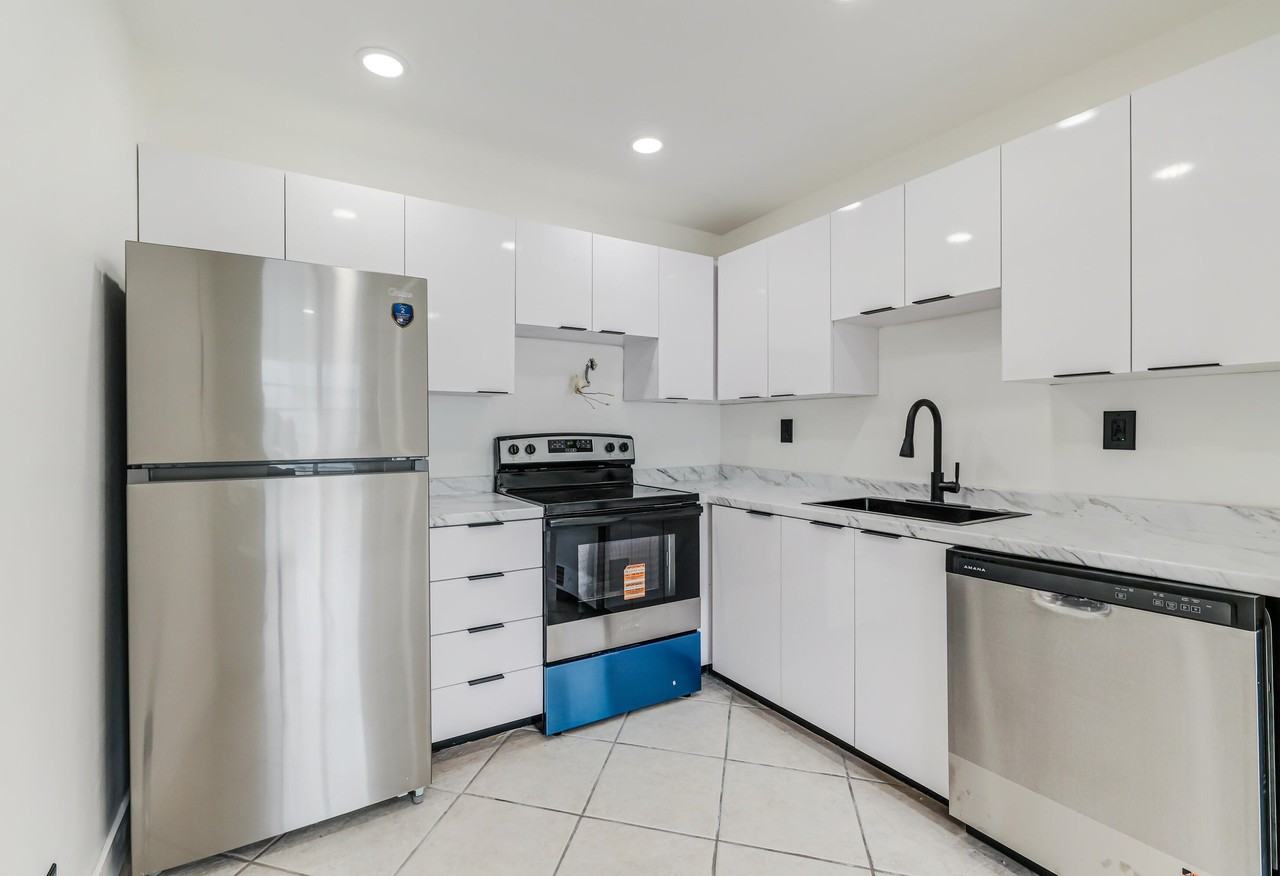 Capri Park - Photo 5 of 22