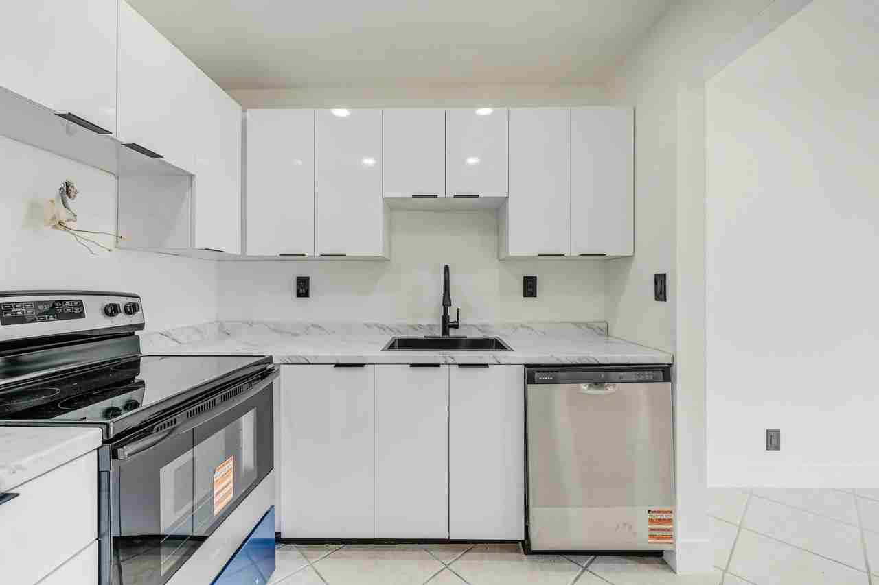 Capri Park - Photo 6 of 22