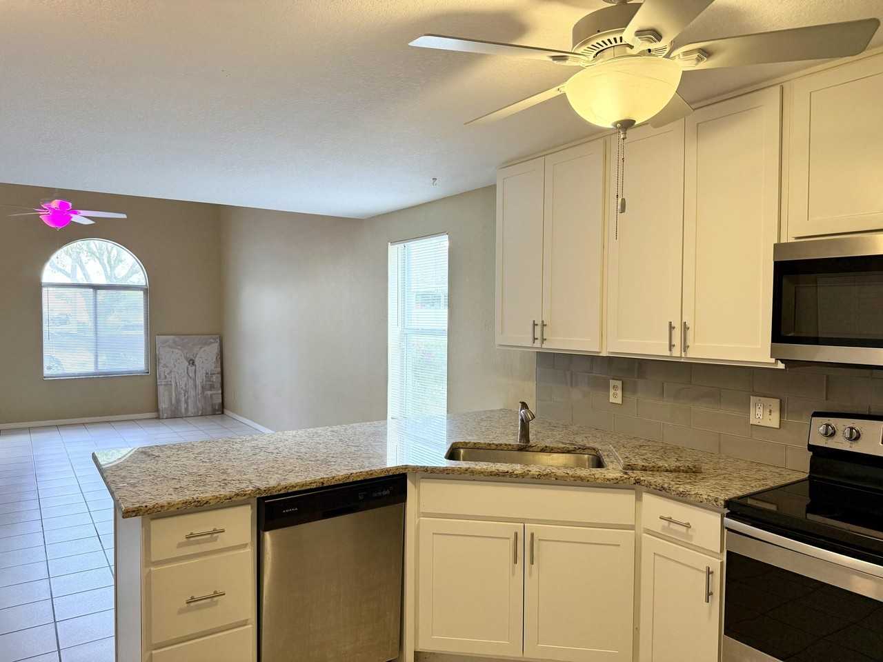 13614 Yarmouth Ct - Photo 3 of 27