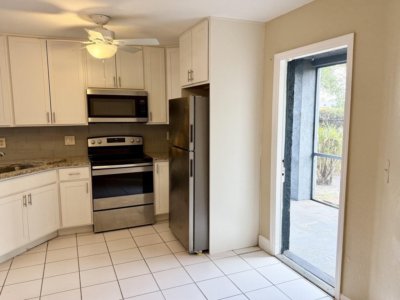 13614 Yarmouth Ct - Photo 5 of 27