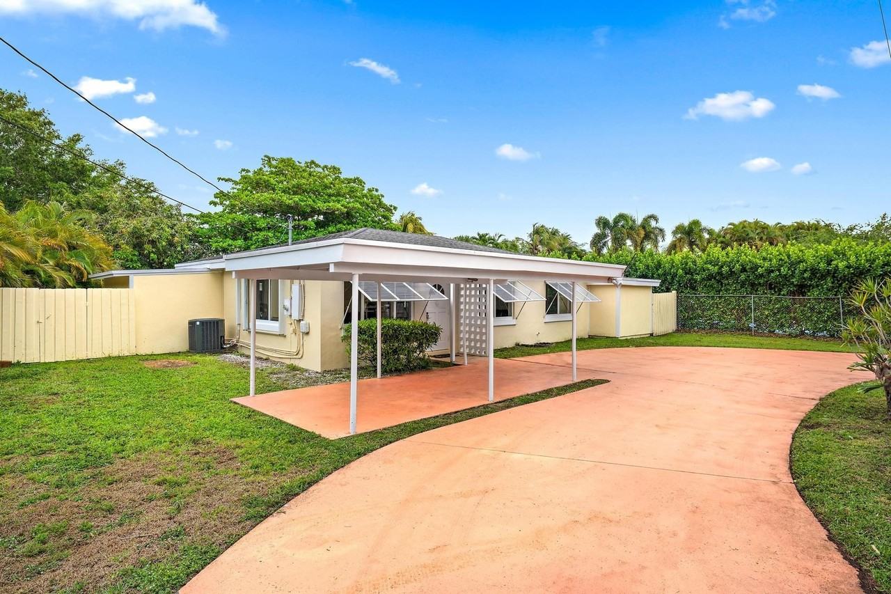 4030 Gem Lake Dr - Photo 2 of 20