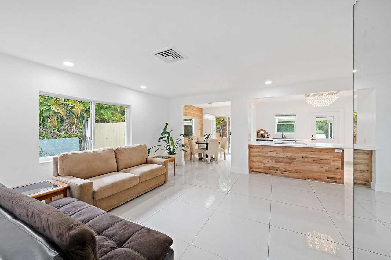 4030 Gem Lake Dr - Photo 3 of 20