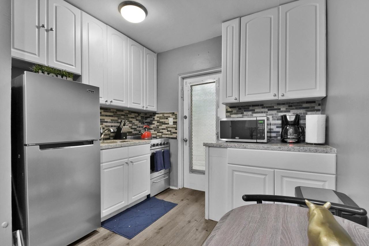 201 Se 23rd St #2 - Photo 5 of 15