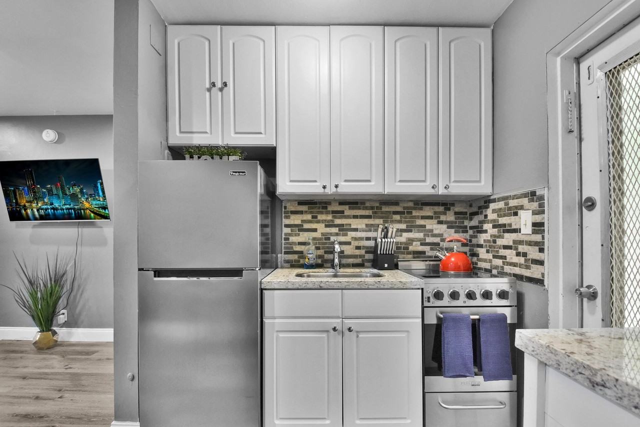 201 Se 23rd St #2 - Photo 6 of 15