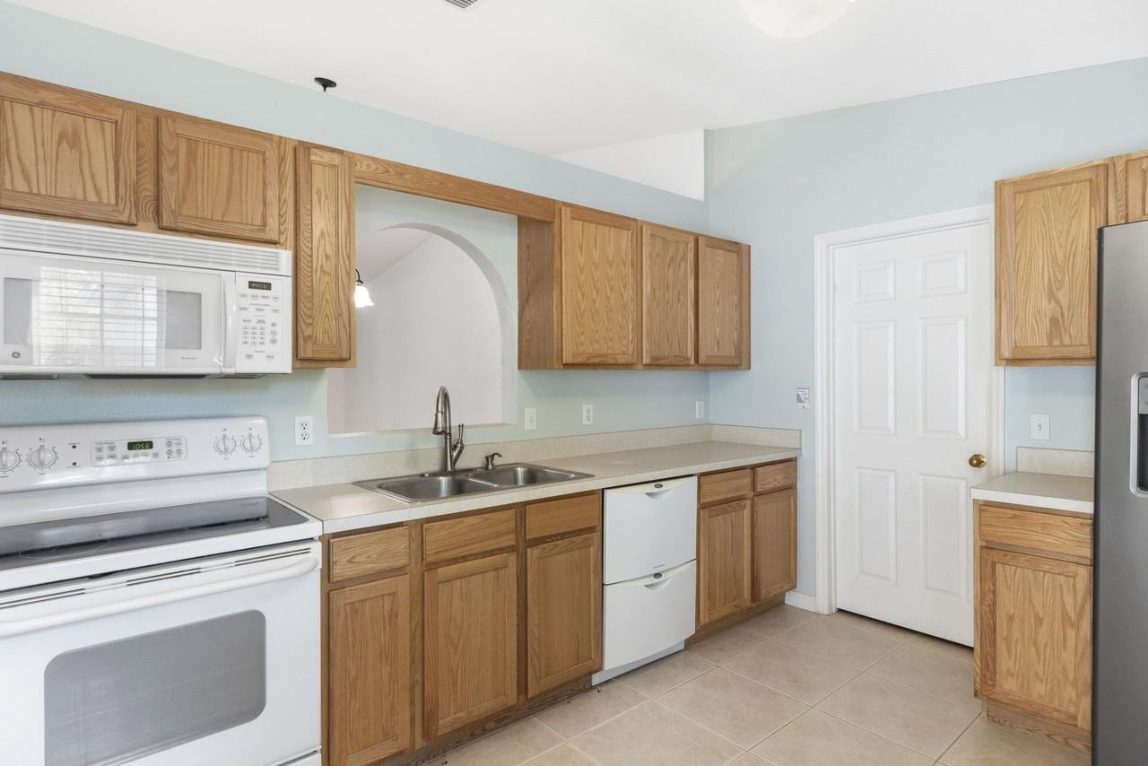 2575 12th Sq Sw - Photo 6 of 32