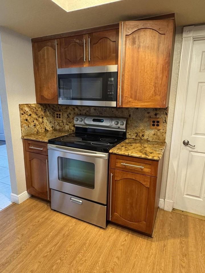 2180 Nw 93rd Ave - Photo 5 of 21