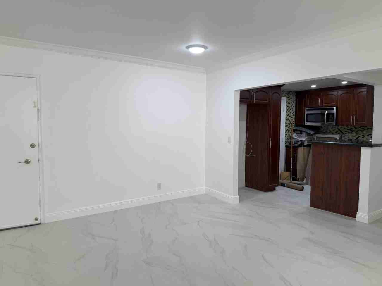 2161 Ne 68th St Apt 303 - Photo 2 of 13