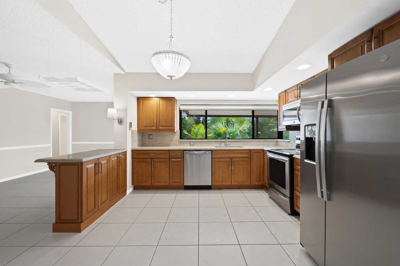 8712 Sw 52nd St - Photo 6 of 36