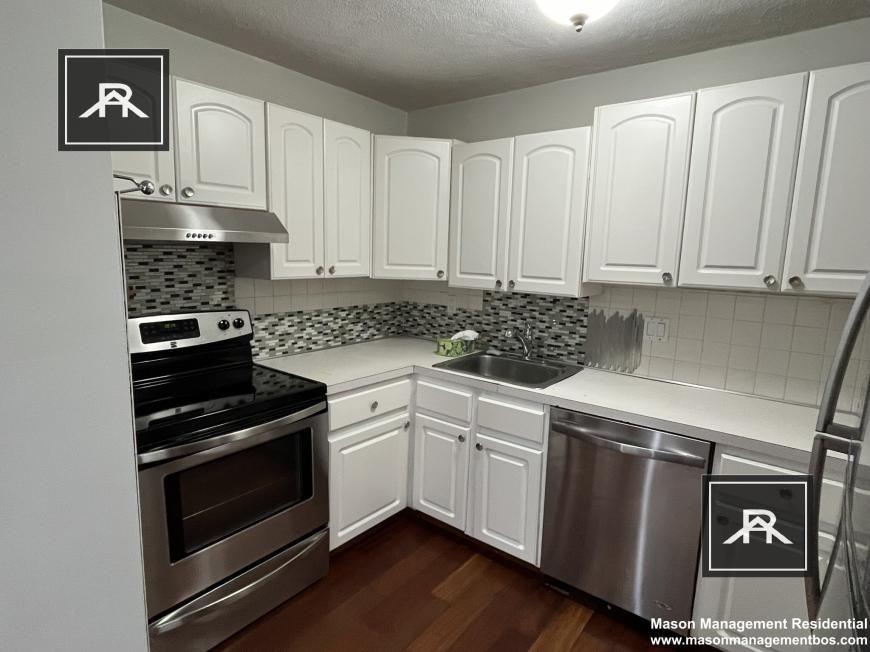 385 Langley Rd - Photo 3 of 10