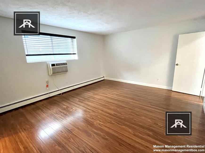 385 Langley Rd - Photo 4 of 10