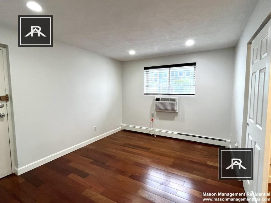 385 Langley Rd - Photo 6 of 10