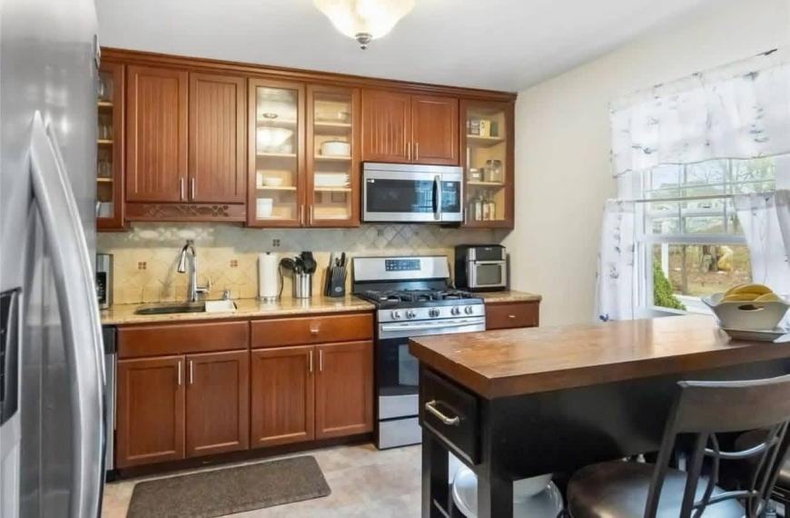 13 Newbury St - Photo 2 of 10