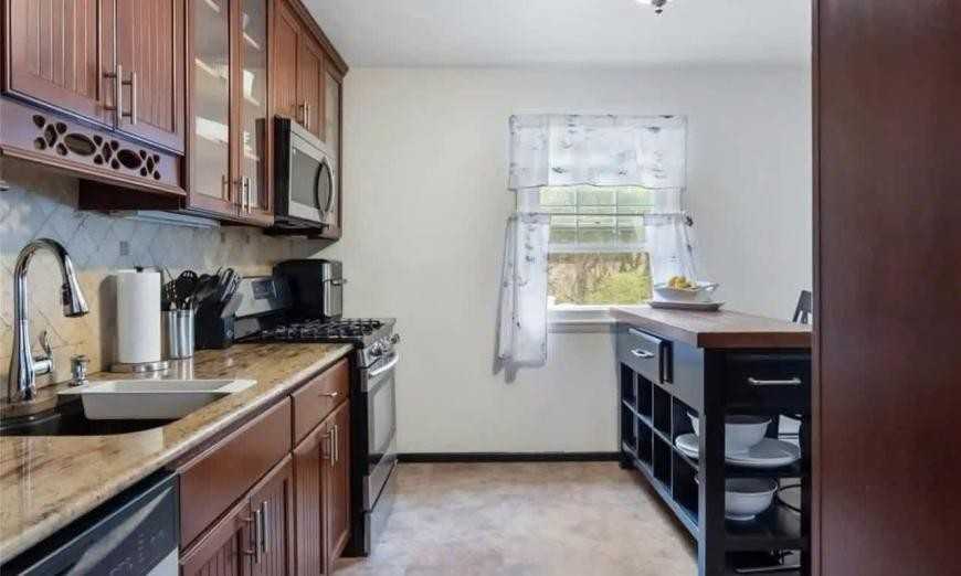 13 Newbury St - Photo 3 of 10