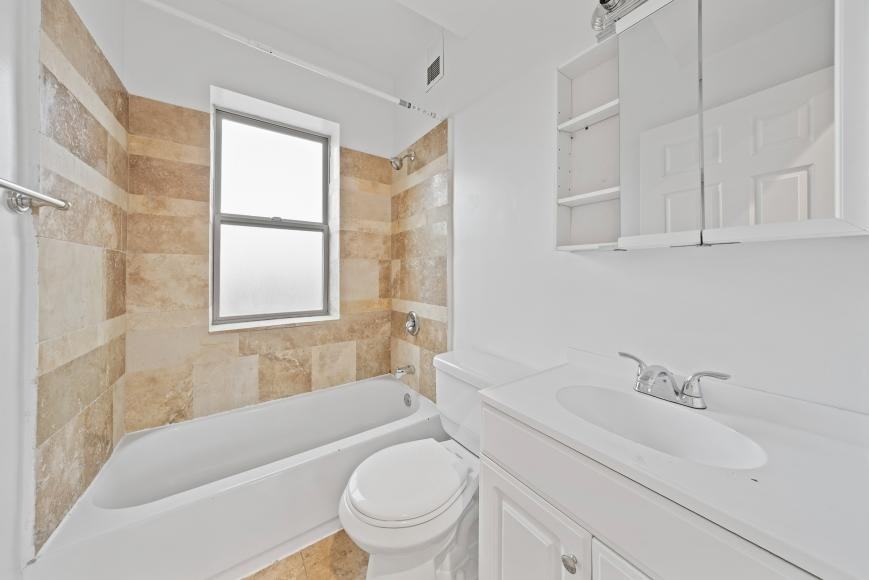 7227 N Rogers Ave - Photo 4 of 4