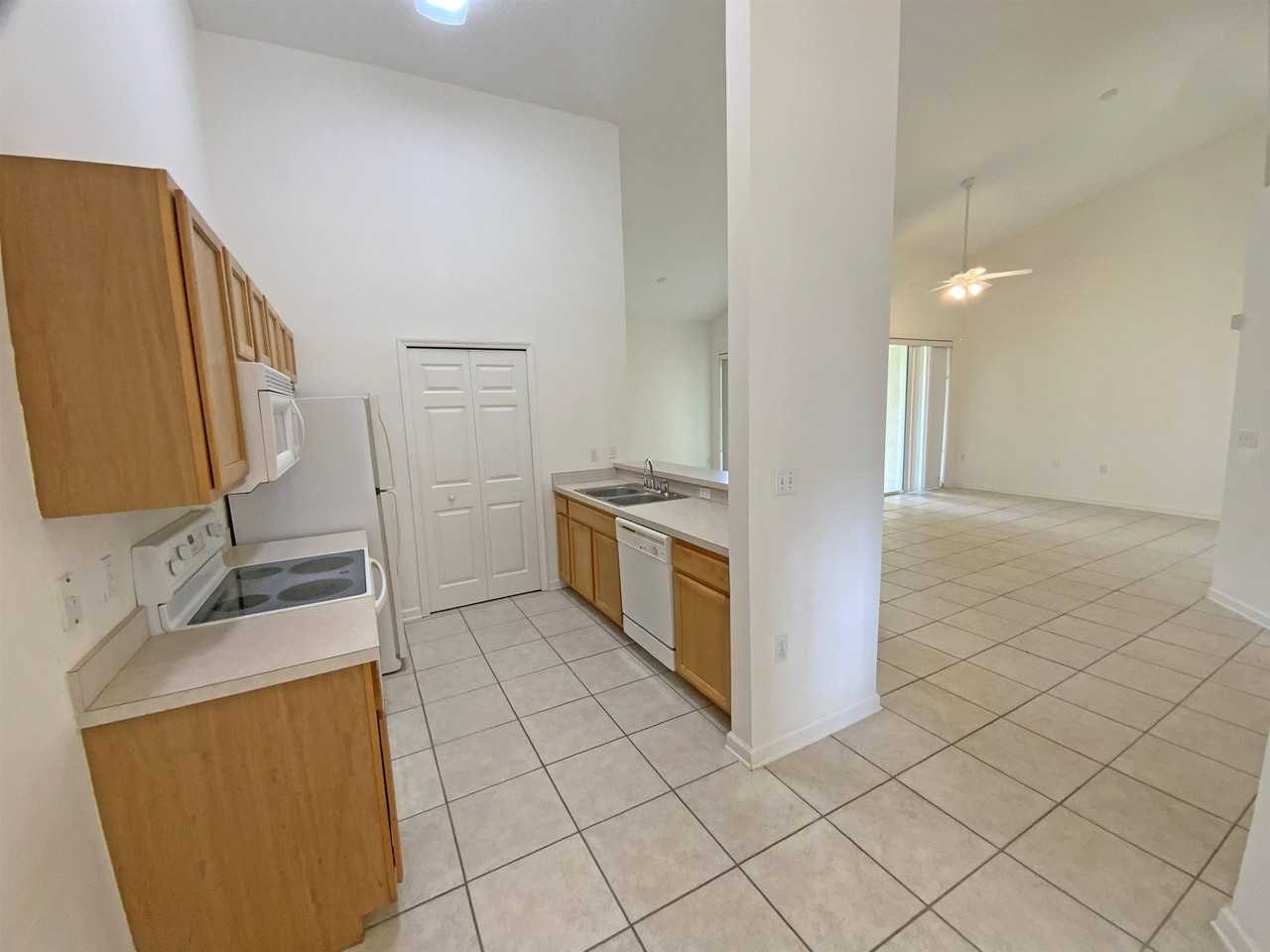 1603 Preswick Place - Photo 4 of 21