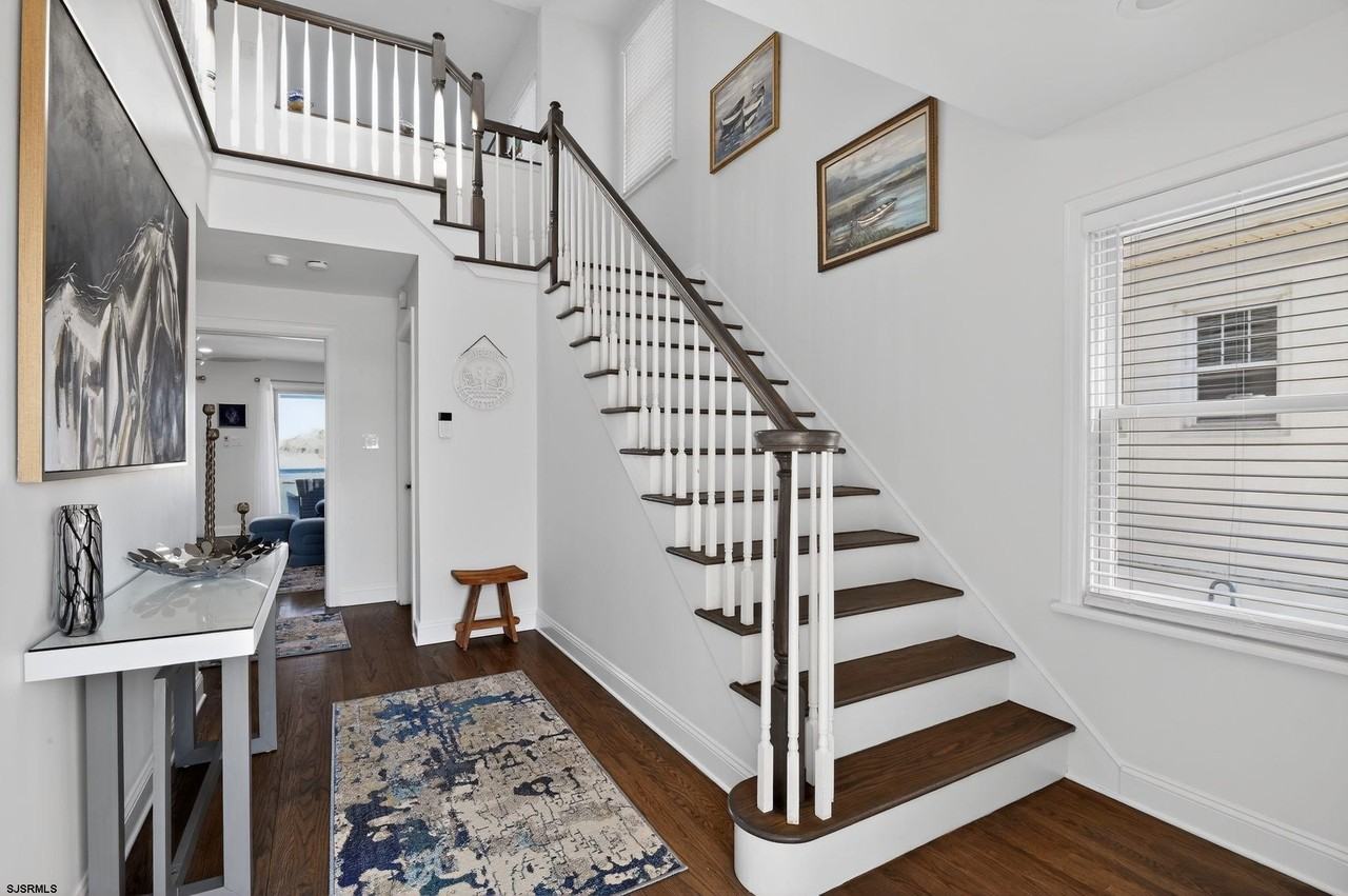 739 N Massachusetts Ave - Photo 3 of 40