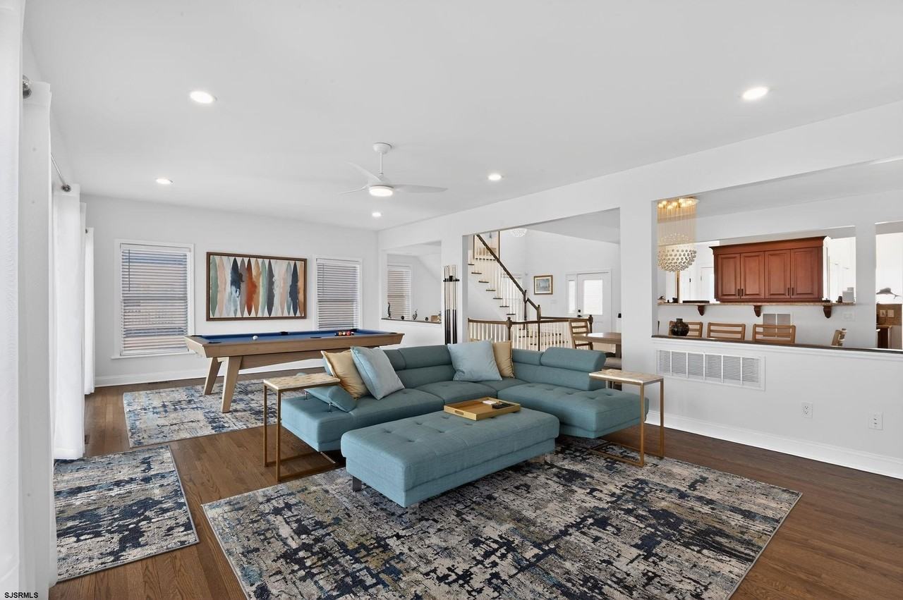 739 N Massachusetts Ave - Photo 7 of 40