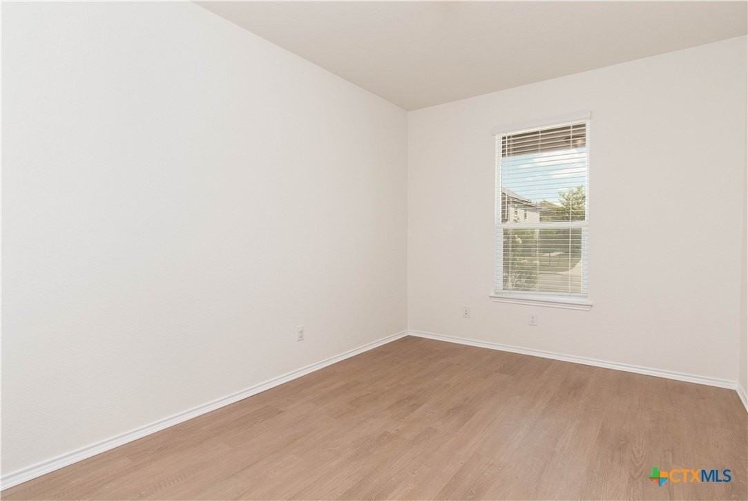 661 Bailey Park Dr - Photo 2 of 32