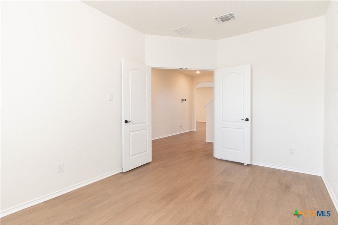 661 Bailey Park Dr - Photo 3 of 32