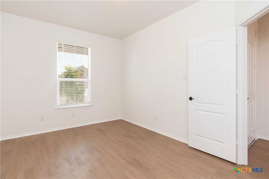 661 Bailey Park Dr - Photo 4 of 32