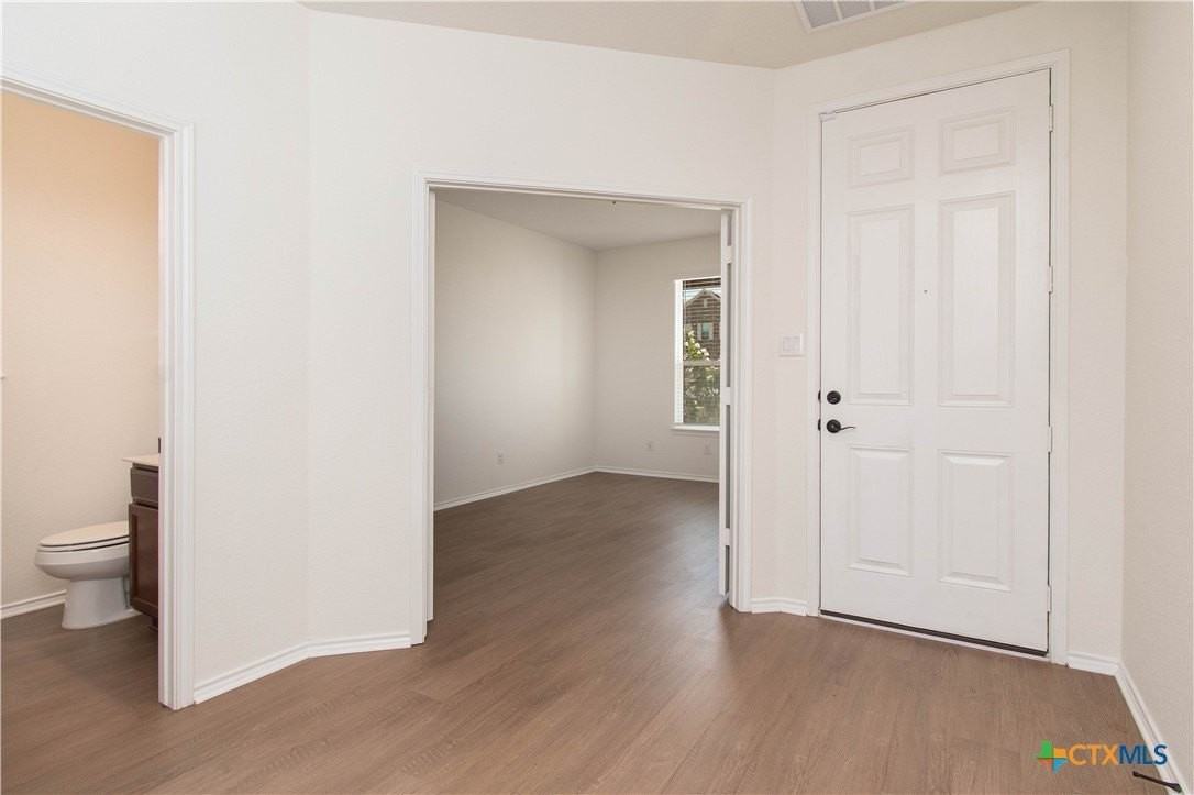 661 Bailey Park Dr - Photo 5 of 32